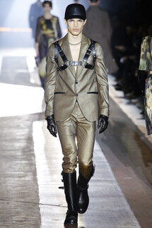 Moschino FALL 2018 MENSWEAR Milan MFW коллекция Moschino осень 2018 мужская неделя моды в Милане Mainstyles
